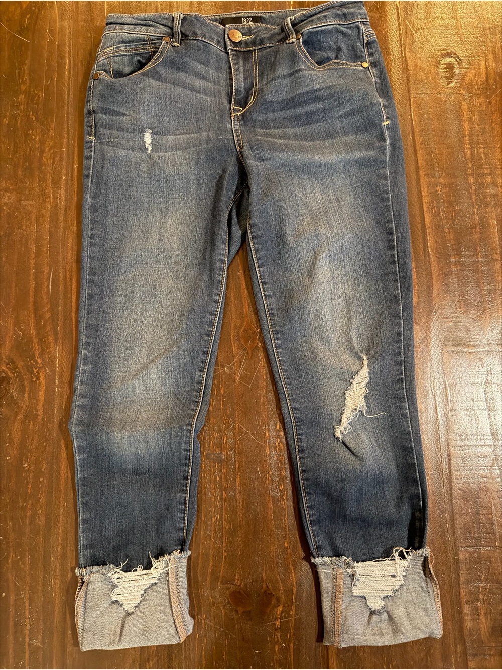 1822 Denim Classic High-Rise Skinny Jeans in Medium Blue Light Distressed - 29 - Picture 3 of 8